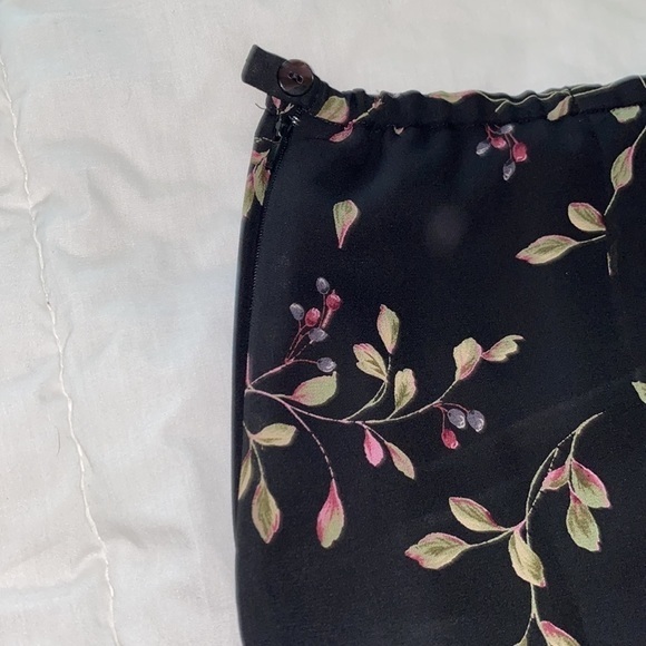 First ISSUE LIZ CLAIBORNE Floral Women Skirt - Picture 3 of 5